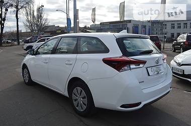 Универсал Toyota Auris 2015 в Киеве