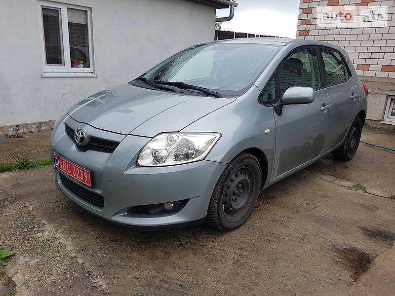 Toyota Auris Life