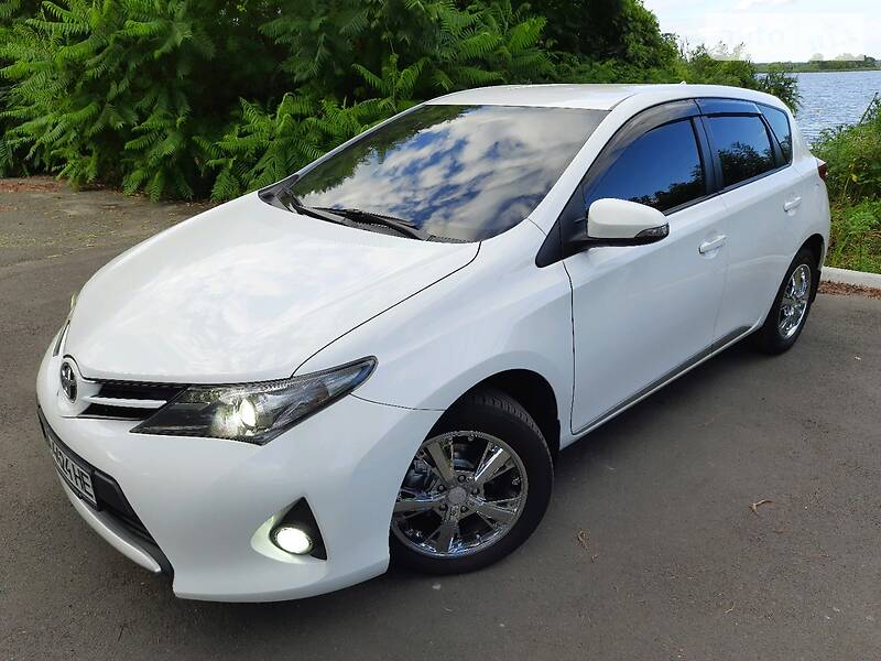 Хетчбек Toyota Auris 2013 в Києві фото 8 Хетчбек Toyota Auris 2013 в Києві