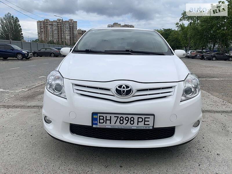 Хэтчбек Toyota Auris 2012 в Одессе