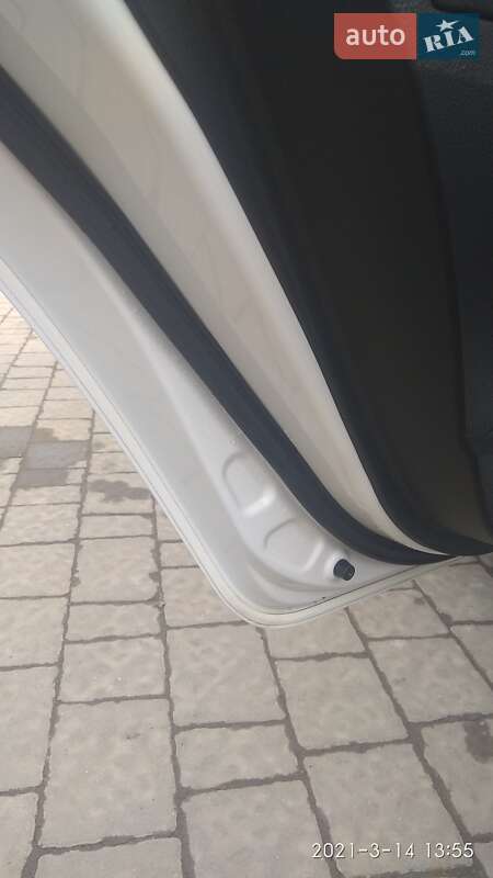 Універсал Toyota Auris 2014 в Івано-Франківську