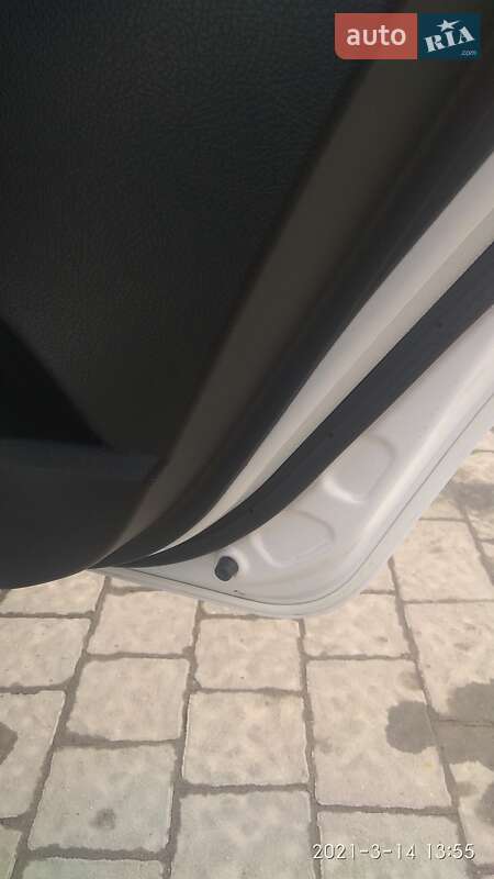 Універсал Toyota Auris 2014 в Івано-Франківську