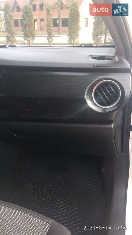 Універсал Toyota Auris 2014 в Івано-Франківську