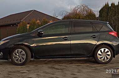 Хэтчбек Toyota Auris 2013 в Стрые