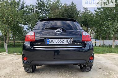 Хэтчбек Toyota Auris 2011 в Львове