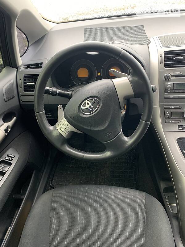 Хэтчбек Toyota Auris 2008 в Виннице
