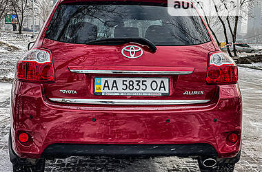 Хэтчбек Toyota Auris 2011 в Киеве