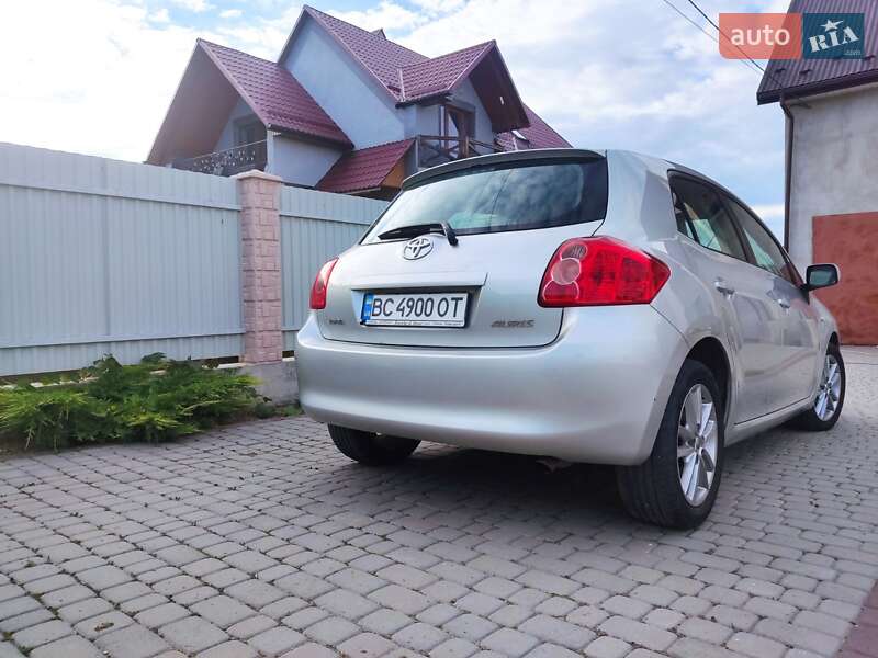 Хетчбек Toyota Auris 2009 в Старому Самборі