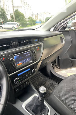 Хэтчбек Toyota Auris 2013 в Калуше