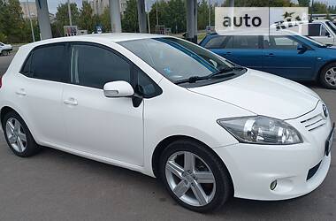 Хэтчбек Toyota Auris 2011 в Сумах