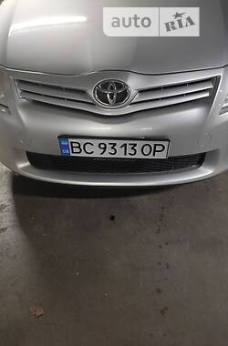 Хэтчбек Toyota Auris 2010 в Лубнах