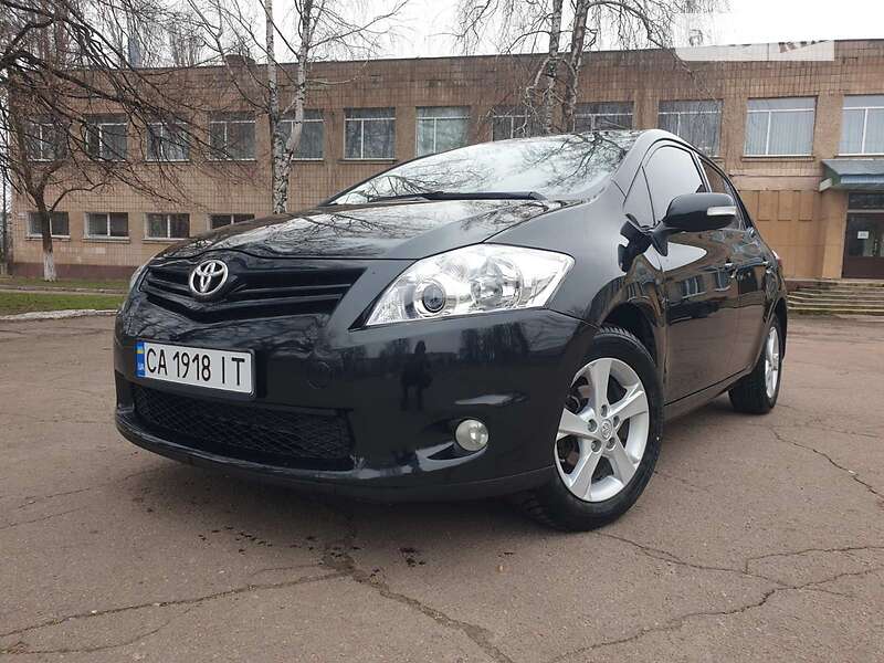 Хэтчбек Toyota Auris 2012 в Черкассах