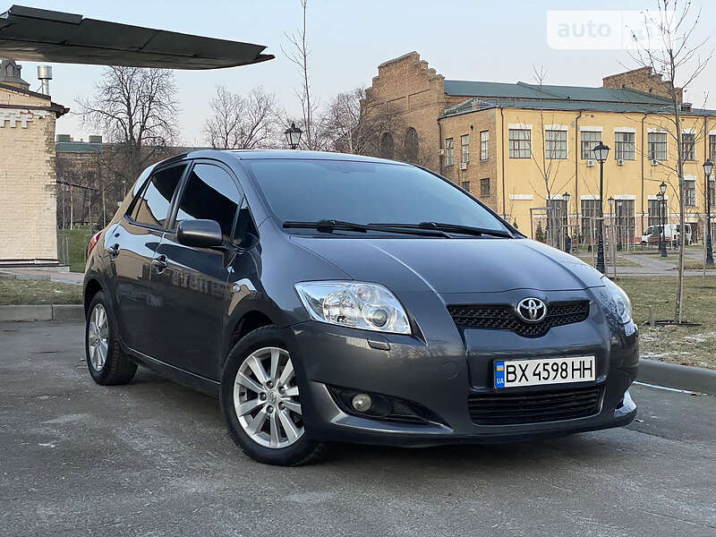 Хэтчбек Toyota Auris 2008 в Киеве