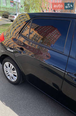 Хэтчбек Toyota Auris 2007 в 
