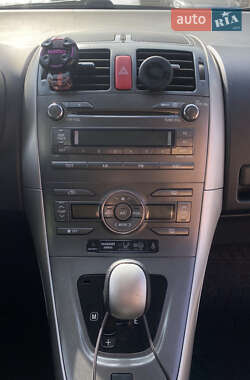 Хэтчбек Toyota Auris 2007 в 