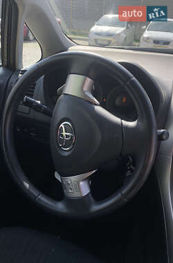 Хэтчбек Toyota Auris 2007 в 