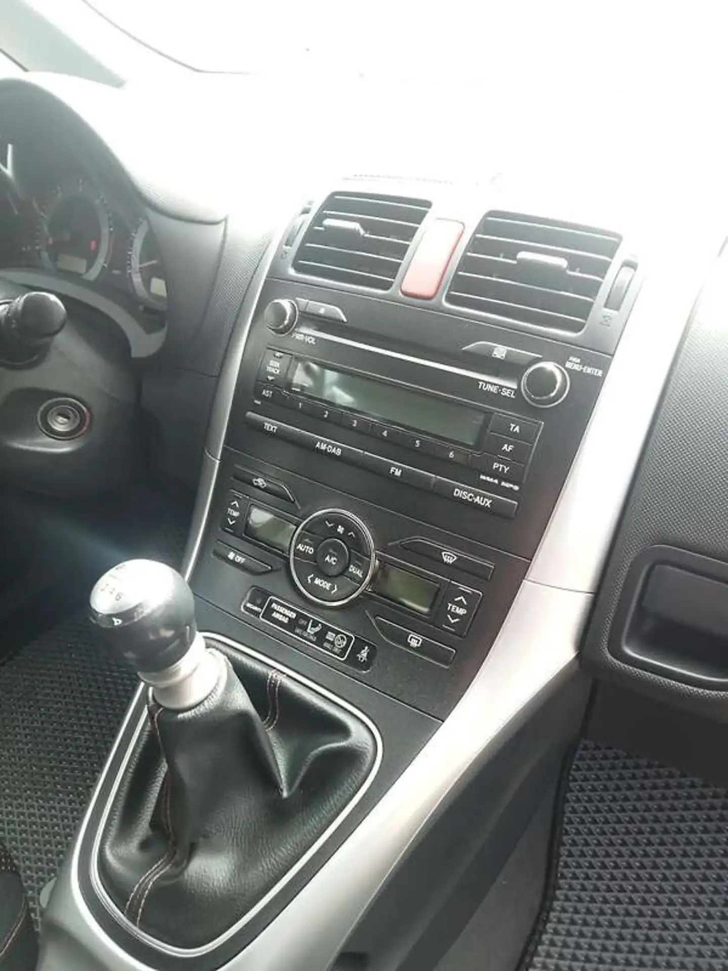 2010 Toyota Auris - мініатюра 10
