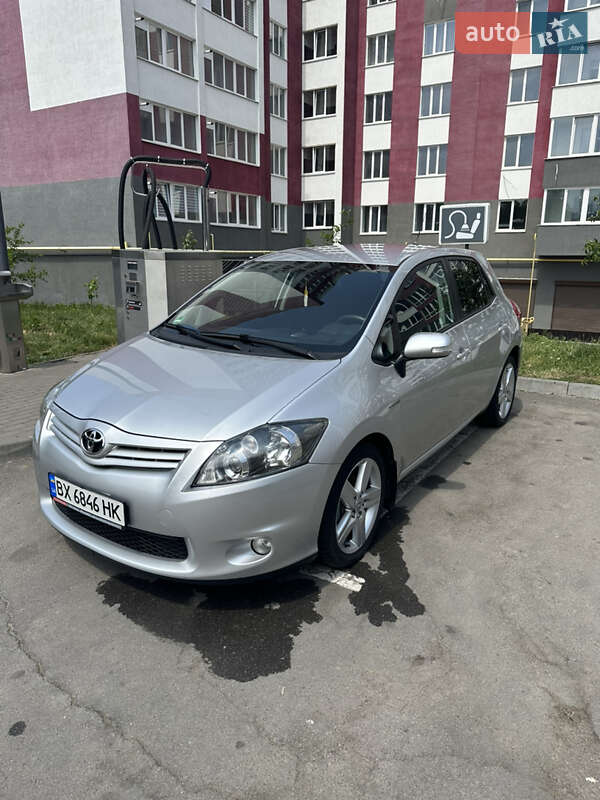 Хэтчбек Toyota Auris 2011 в Хмельницком