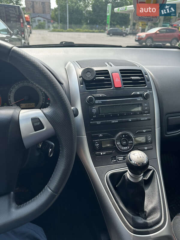 Хэтчбек Toyota Auris 2011 в Хмельницком