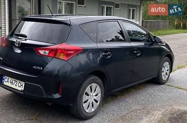 Хэтчбек Toyota Auris 2013 в Южноукраинске