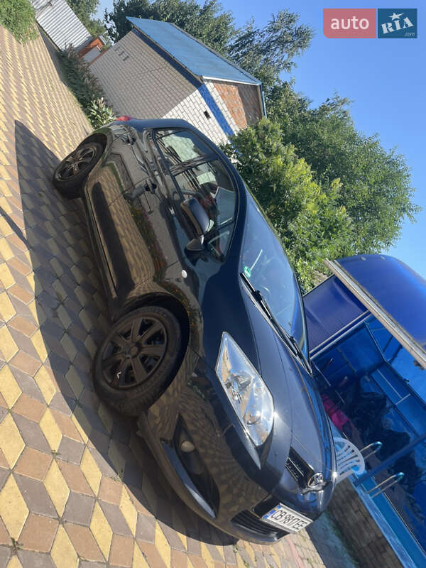 Хэтчбек Toyota Auris 2007 в Прилуках