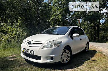 Хетчбек Toyota Auris 2010 в Києві