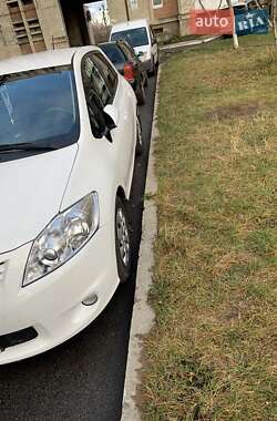 Хетчбек Toyota Auris 2011 в Червонограді