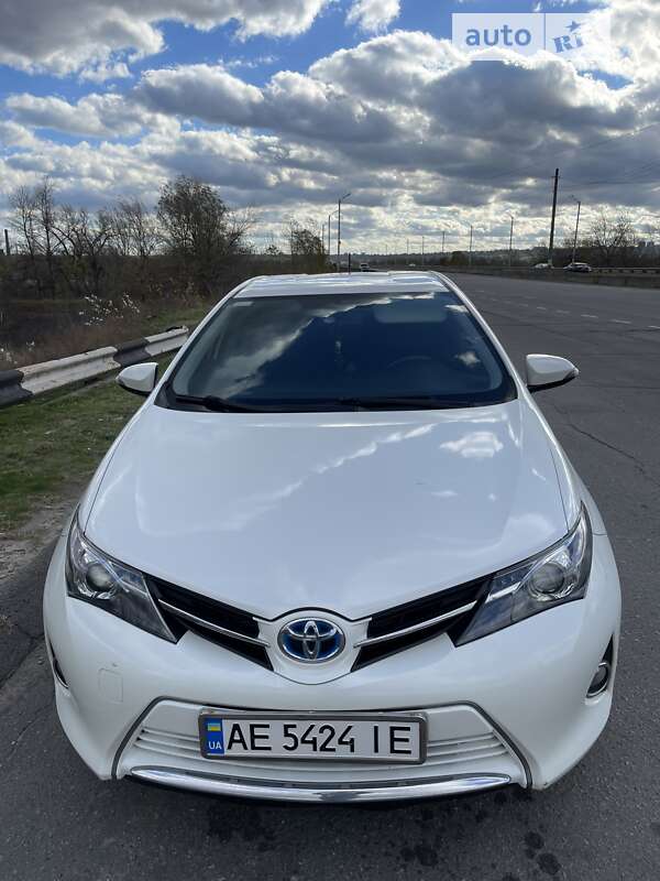 Хэтчбек Toyota Auris 2013 в Каменском