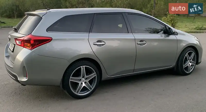 Универсал Toyota Auris 2014 в 