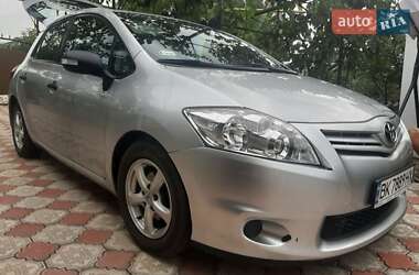 Хэтчбек Toyota Auris 2011 в Вознесенске