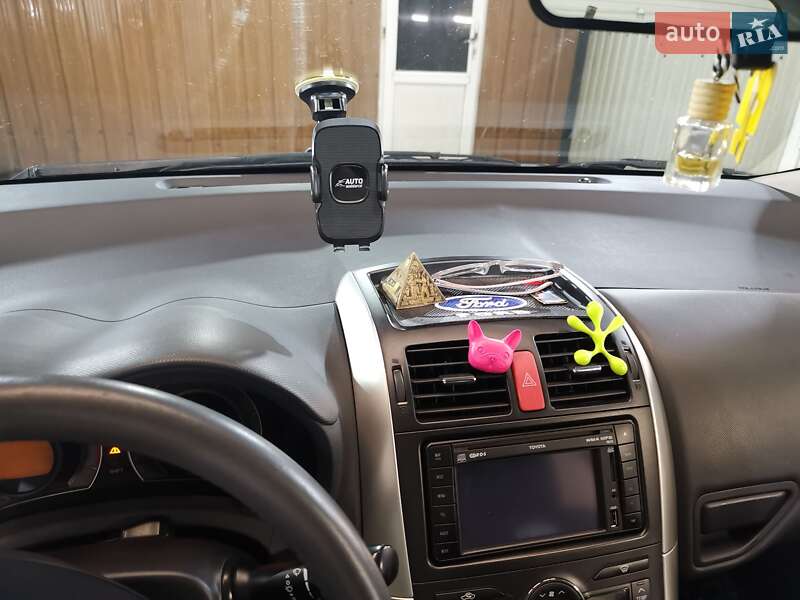 Хетчбек Toyota Auris 2011 в Сумах