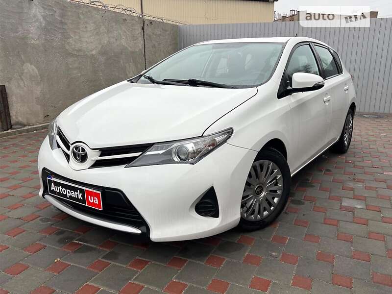 Хетчбек Toyota Auris 2013 в Запоріжжі