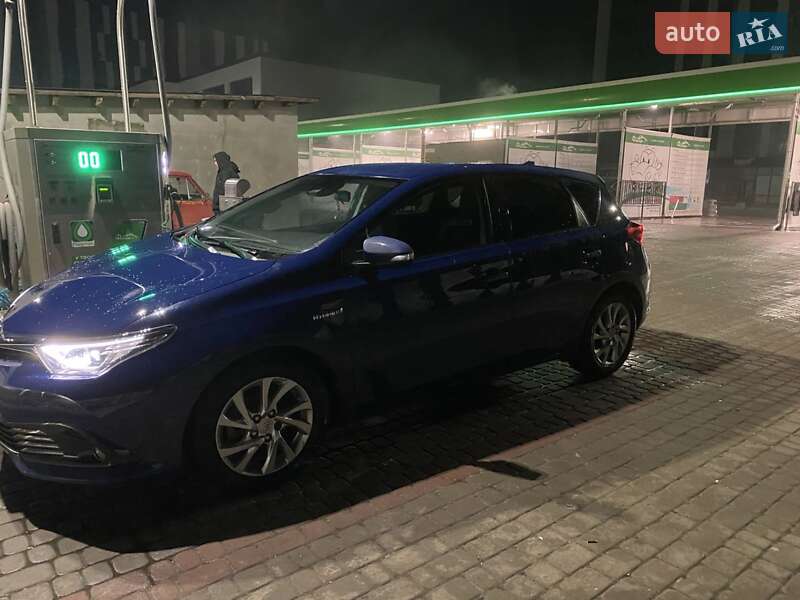 Універсал Toyota Auris 2017 в Івано-Франківську
