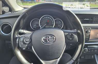 Хэтчбек Toyota Auris 2014 в Днепре