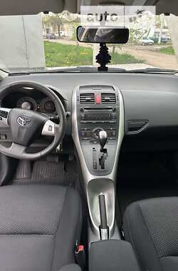 Хэтчбек Toyota Auris 2011 в Луцке