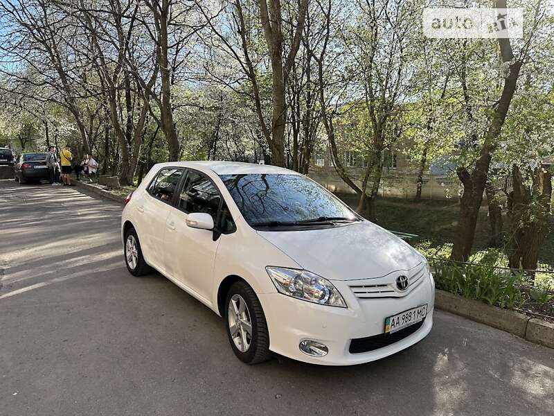 Хетчбек Toyota Auris 2012 в Хмельницькому