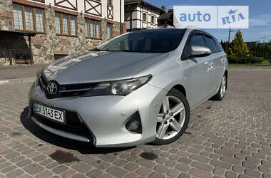 Универсал Toyota Auris 2014 в Львове