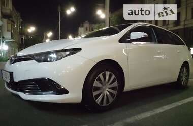 Toyota Auris 2015