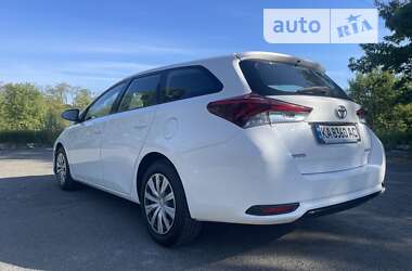 Универсал Toyota Auris 2015 в Шостке