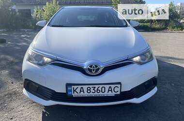 Універсал Toyota Auris 2015 в Шостці