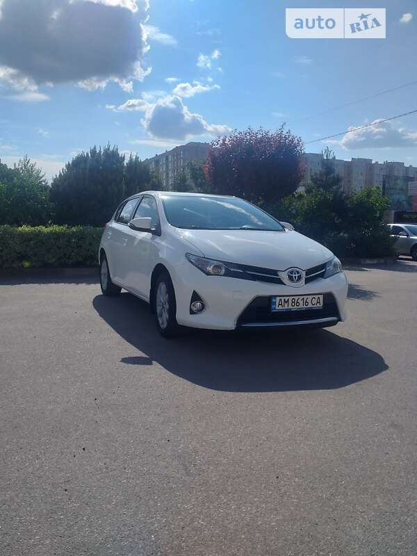 Хетчбек Toyota Auris 2014 в Києві