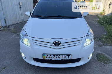 Хэтчбек Toyota Auris 2011 в Киеве