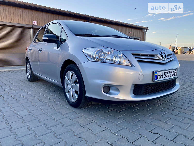 Хэтчбек Toyota Auris 2011 в Одессе