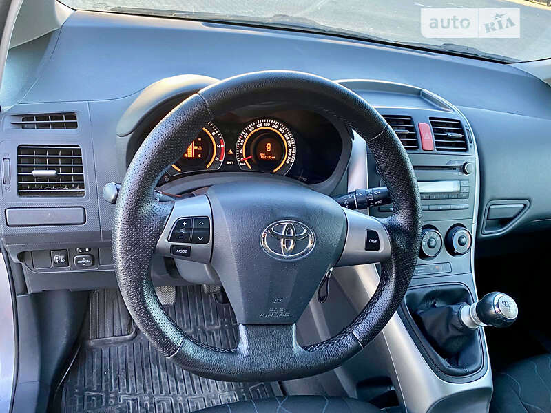 Хэтчбек Toyota Auris 2011 в Одессе
