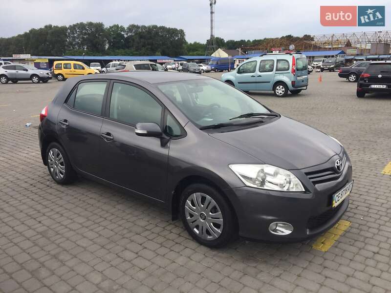 Хетчбек Toyota Auris 2011 в Чернівцях