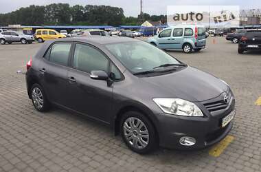 Хетчбек Toyota Auris 2011 в Чернівцях