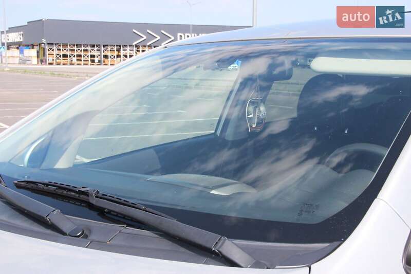 Хэтчбек Toyota Auris 2008 в Днепре