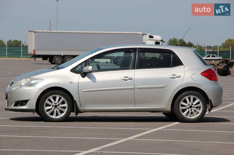 Хэтчбек Toyota Auris 2008 в Днепре