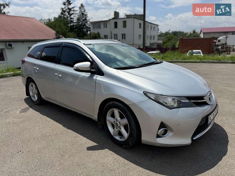 Універсал Toyota Auris 2013 в Львові