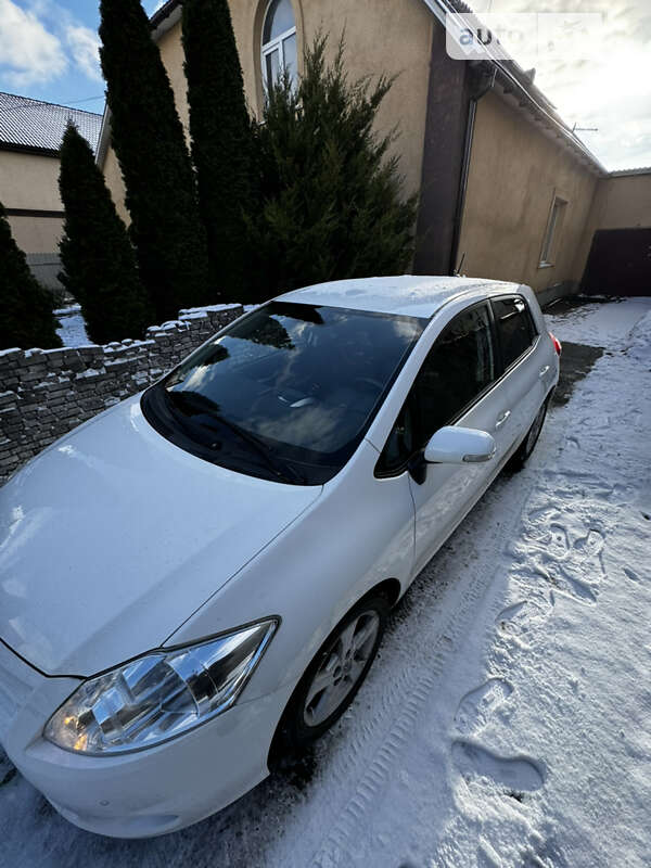 Хетчбек Toyota Auris 2011 в Хмельницькому